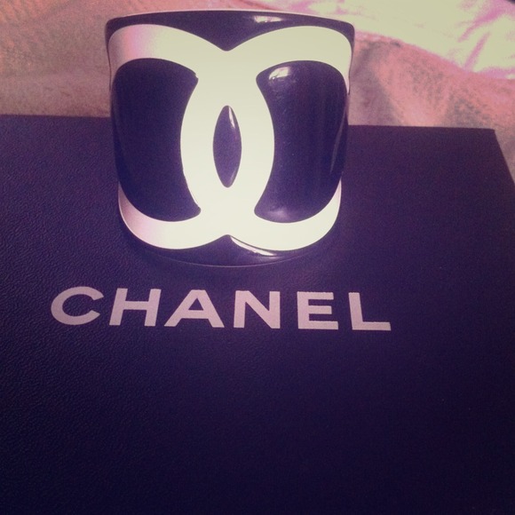 Gorgeous authentic CHANEL bangle!