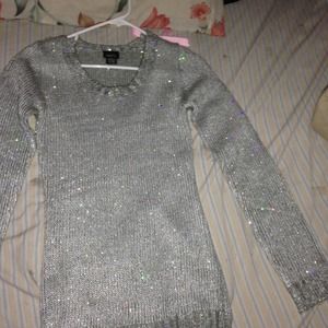 Long sleeved sweater with sparkles.