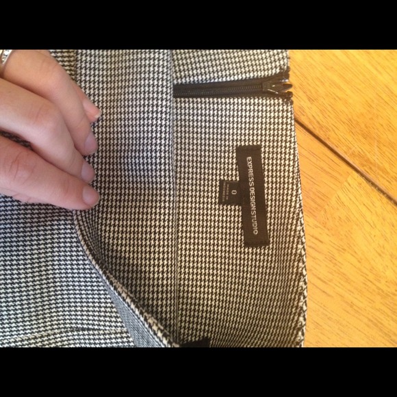 🚫BUNDLED🚫Express size 0 Pencil Skirt NWOT - Picture 2 of 3