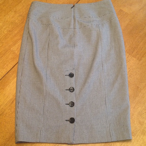 🚫BUNDLED🚫Express size 0 Pencil Skirt NWOT - Picture 3 of 3