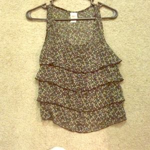 Very chic and cute blouse!