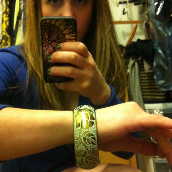 Gold bangle!! - Picture 2 of 3