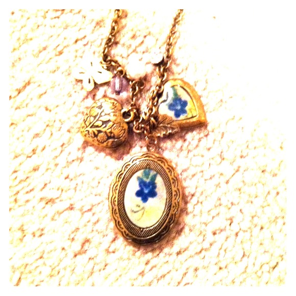 Locket necklace