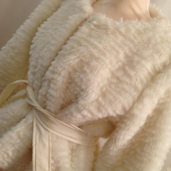 SOLD AS BUNDLE 3... faux fur cropped jacket coat L - Picture 2 of 4