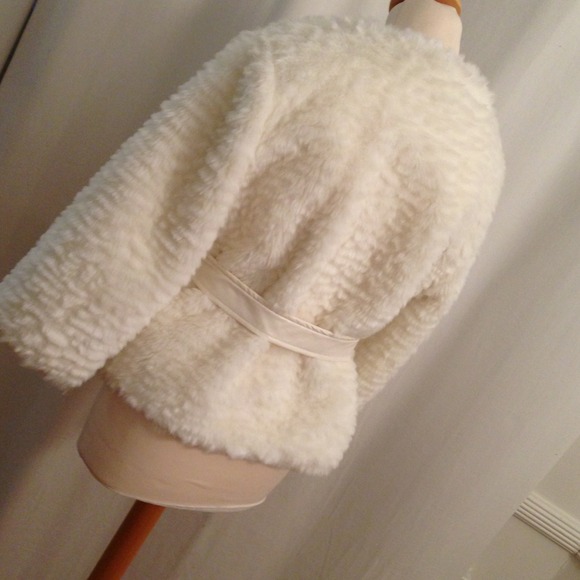 SOLD AS BUNDLE 3... faux fur cropped jacket coat L - Picture 3 of 4