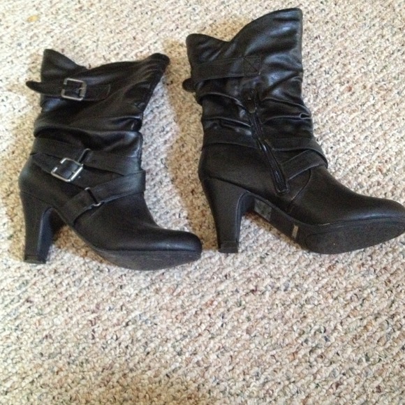 Black boots from alloy