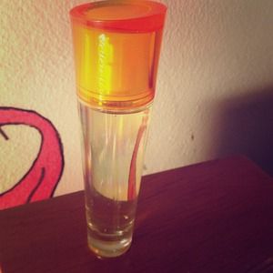 Velocity perfume Mary-Kay