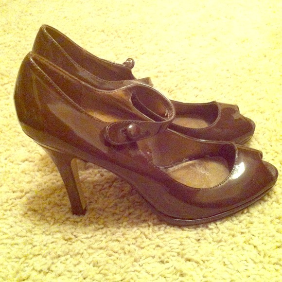 Peep toe heels