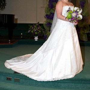 Maggie Sottero size 12 wedding gown