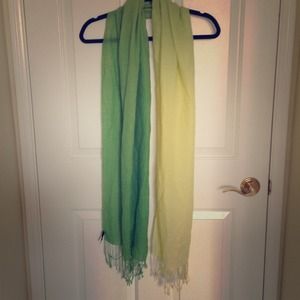 💥SOLD💥 Ann Taylor Green and yellow scarf.