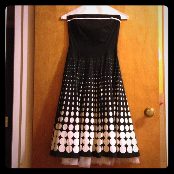 Black/white dress