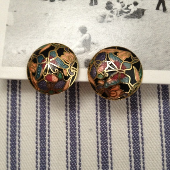 ❌SOLD - Gorgeous butterfly studs - Picture 2 of 2