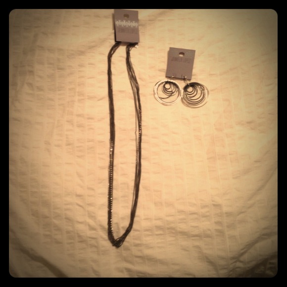SOLD!!!❤❤❤ JLo earrings and necklace