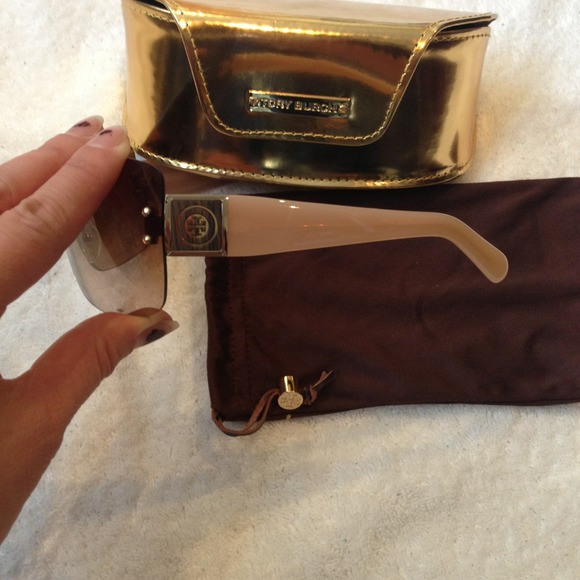 ***SOLD*** Authentic new Tory Burch sunglasses