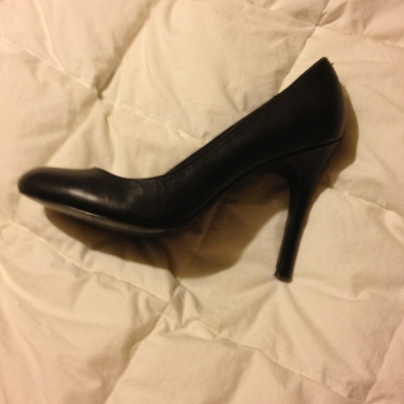 Sold ♦️Steve Madden round toe pumps - Picture 2 of 2