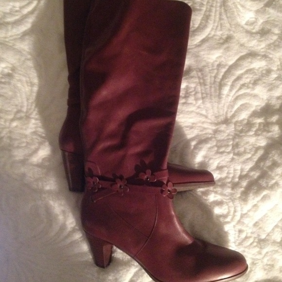 Burgundy boots Anthropologie new 8.5 ❤