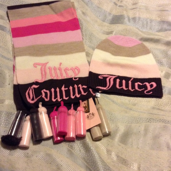 Sold in a bundle!! Juicy couture hat and scarf set