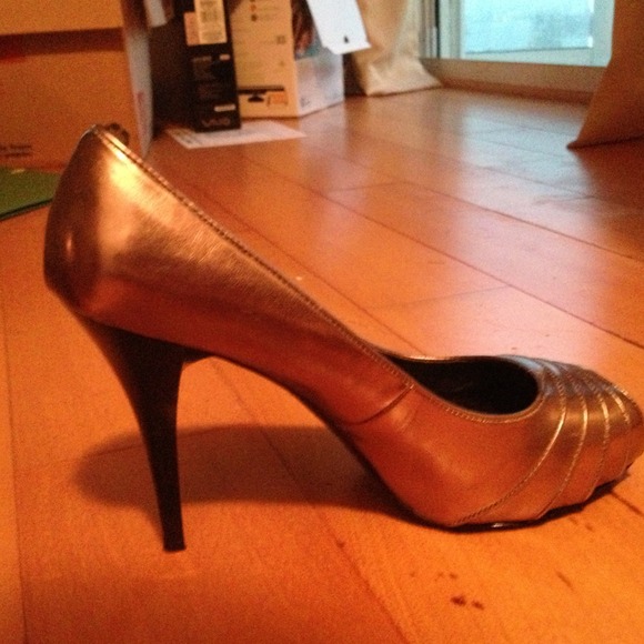 Metallic Peep toe Pumps - Picture 3 of 3