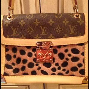 Reserved!!!Louis Vuitton Monogram Pochette Bag
