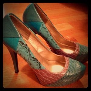 ❌❌Sold in bundle❌❌Blue and purple pumps