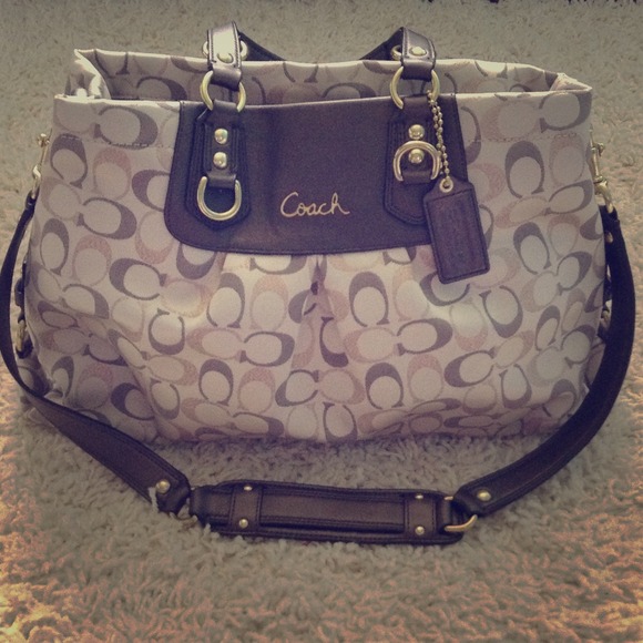 Coach Handbags - 🎈Finally Sold 🎈 COACH Handbag