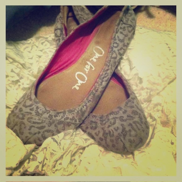 Cute toms leopard flats & iphone case