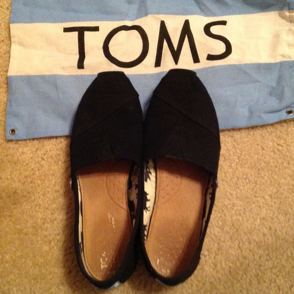 **Reserved**  TOMS black shoes