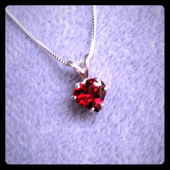 jewelee1 Jewelry - ❤NEW Garnet & Sterling Silver Heart Necklace❤