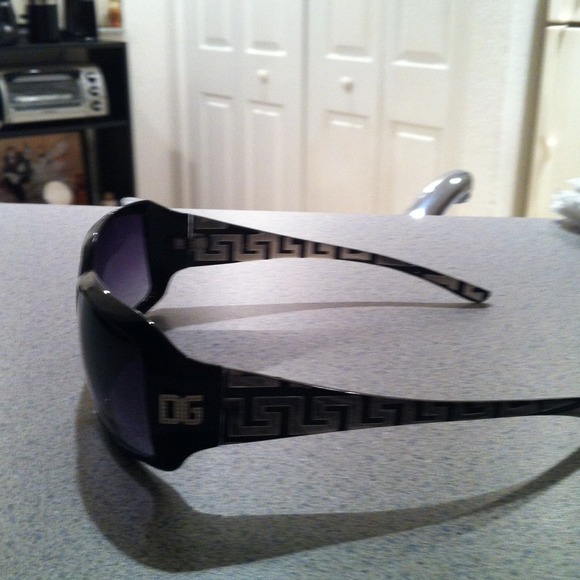 DG sunglasses! Ladies not a knock off either! - Picture 2 of 4