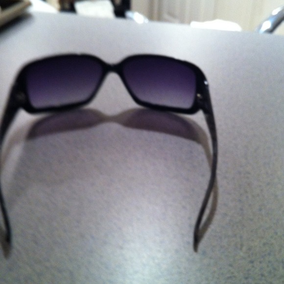 DG sunglasses! Ladies not a knock off either! - Picture 3 of 4