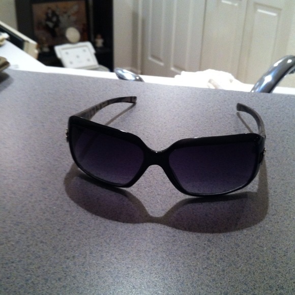 DG sunglasses! Ladies not a knock off either! - Picture 4 of 4