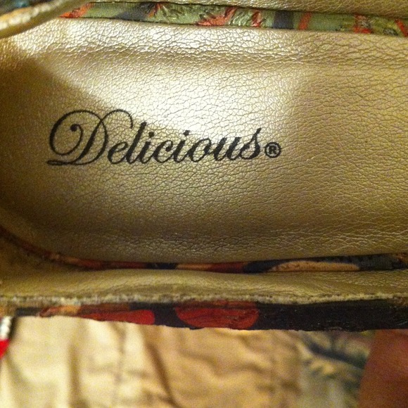 Shoes and purse - Picture 2 of 2