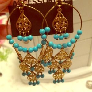 🚫⛔ SOLD ⛔🚫 Gold & Turquoise blue earrings