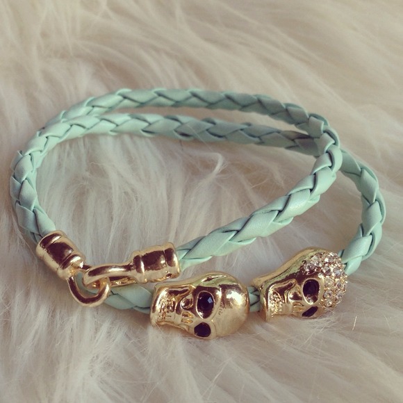 Jewelry - Skull head wrap - mint + clover necklace