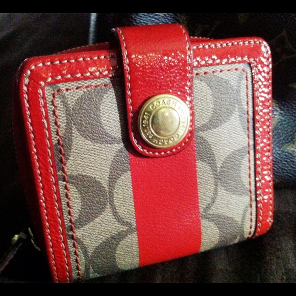 AUTHENTIC Coach Heritage Wallet