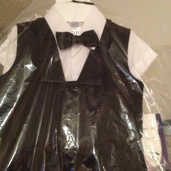 Tux for 6-9 - Picture 1 of 1
