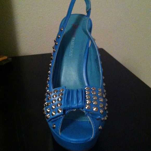 Shoes - Picture 4 of 4