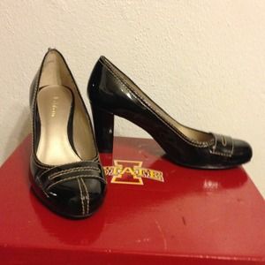 Size 6 1/2  Liz Claiborne. Black patent pumps