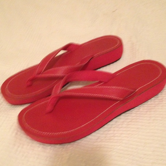 Eddie Bauer leather flip flops