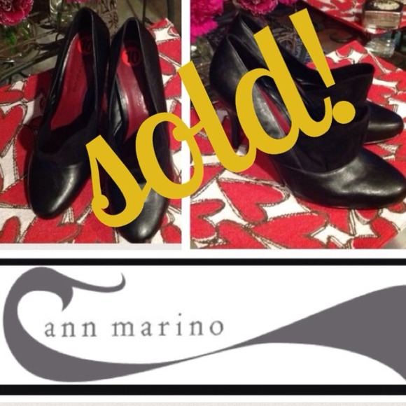Ann Marino Black Leather Pumps with Suede inset