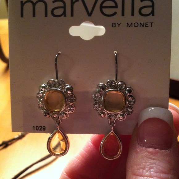 🔴Sold in bundle. Earrings