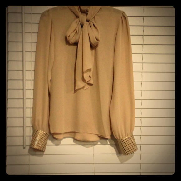 Vince Camuto top// just reduced price!!