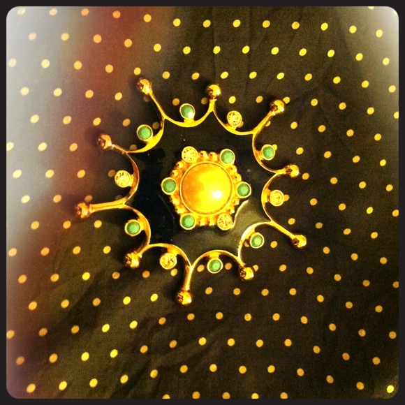 Vintage pin/necklace