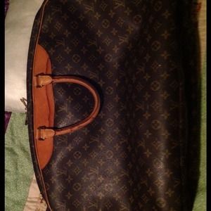 100% authentic Louis Vuitton Alize bag! More pics?