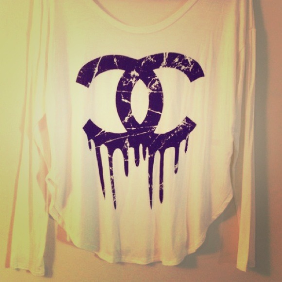 White long sleeve T-shirt