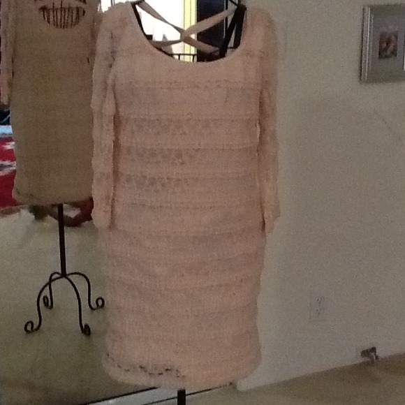 Longsleeve peach lace dress
