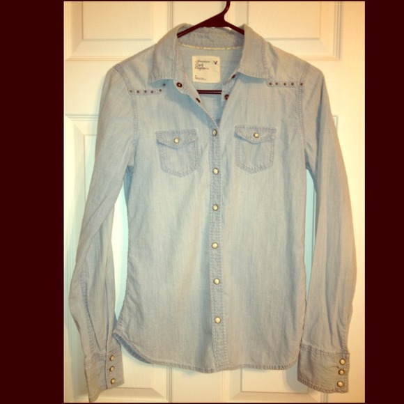 ⛔⛔SOLD in bundle⛔⛔American Eagle Button Up