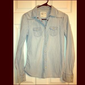 ⛔⛔SOLD in bundle⛔⛔American Eagle Button Up