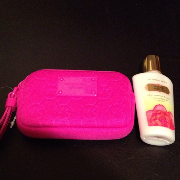 **Sold**Authenic Michael kors wristlet