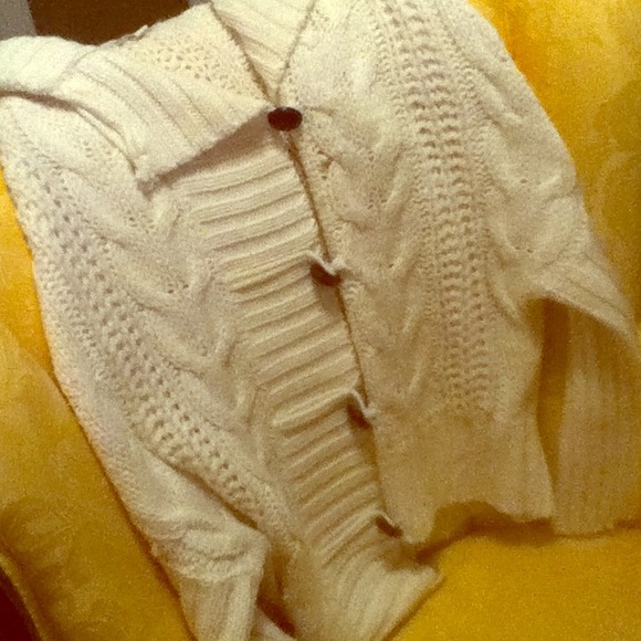 Sweater that is cute